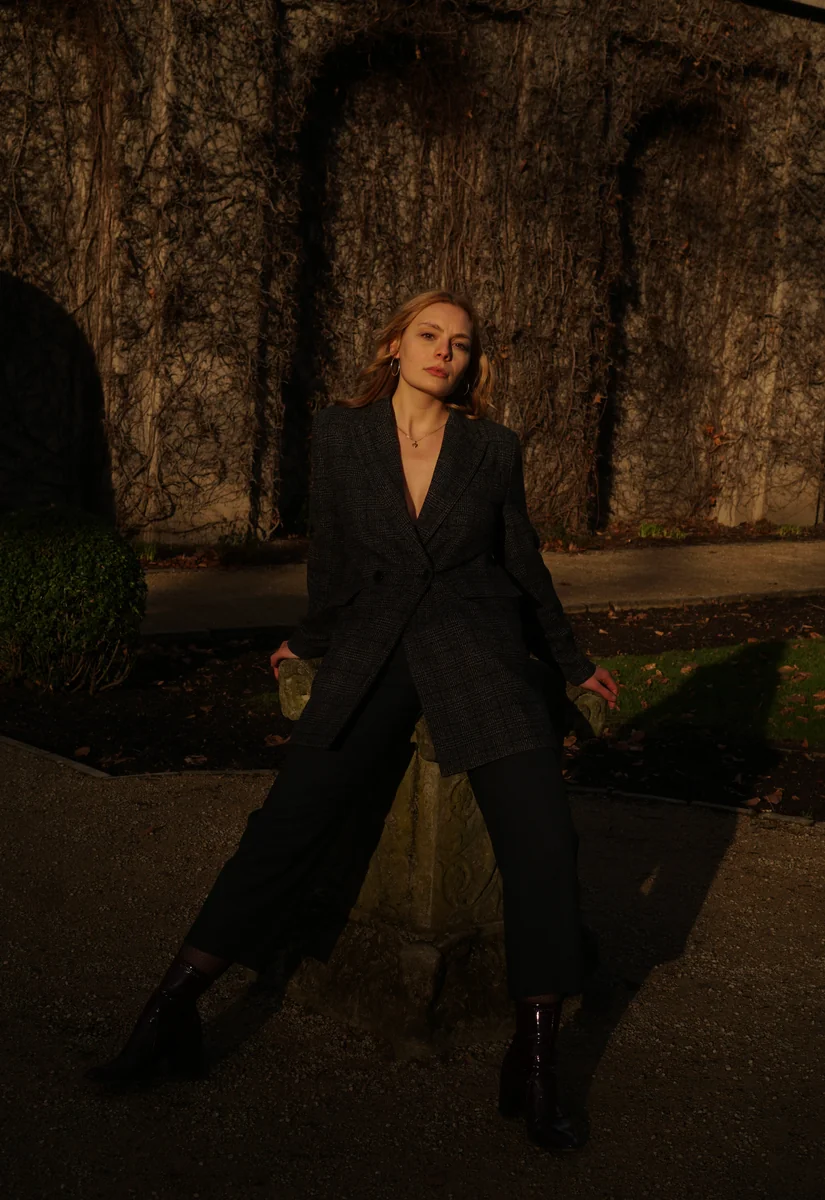 assets/12-woman-park