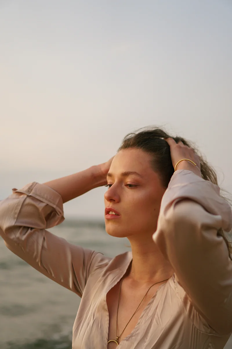 assets/9-woman-beach